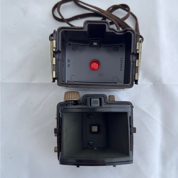 Vintage Kodak Brownie Camera - Picture 3 of 5